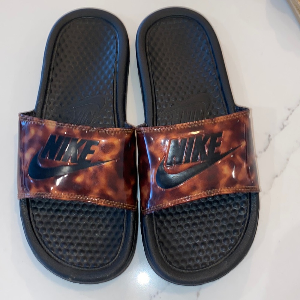 Nike women’s tortoiseshell slides barely worn